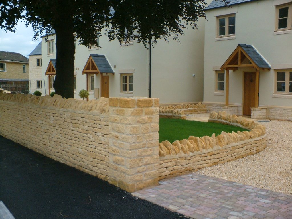 Cotswold Hill Walling with pillar in SST